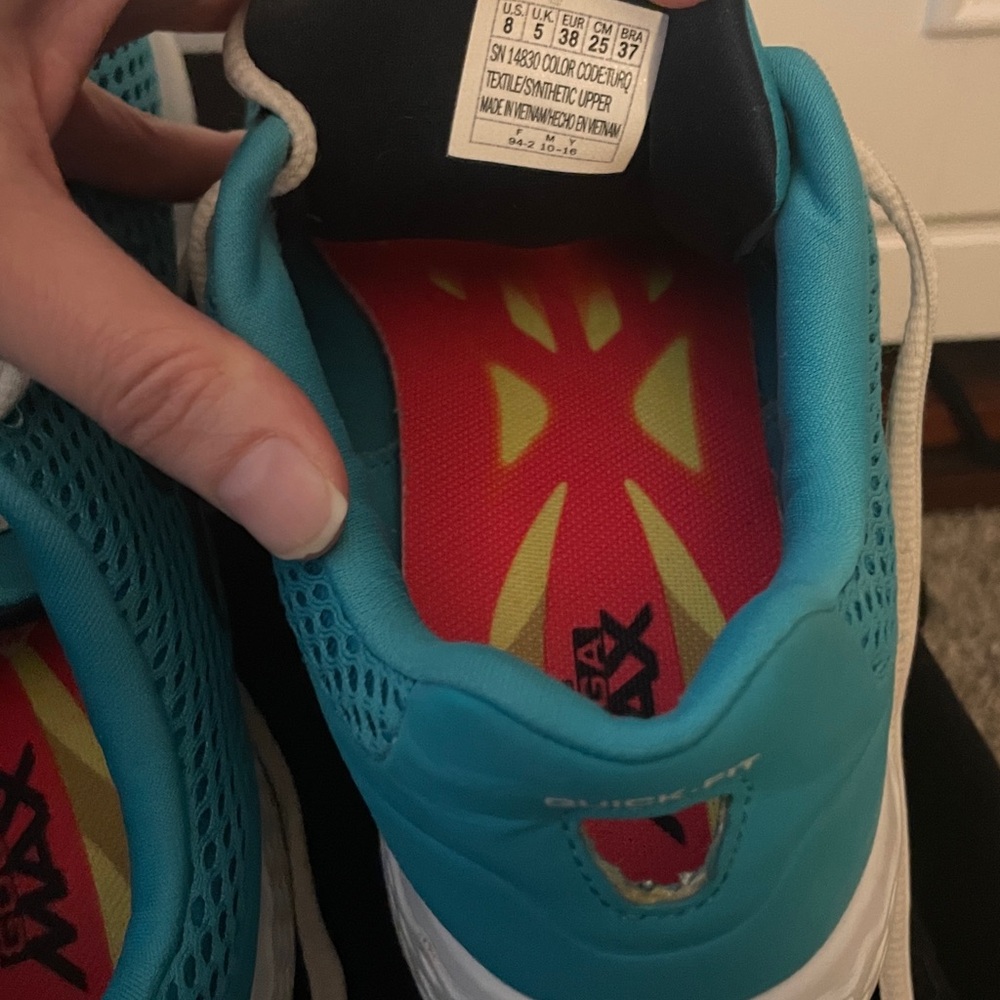 Skechers Teal Sneakers with White Details - Picture 9 of 10